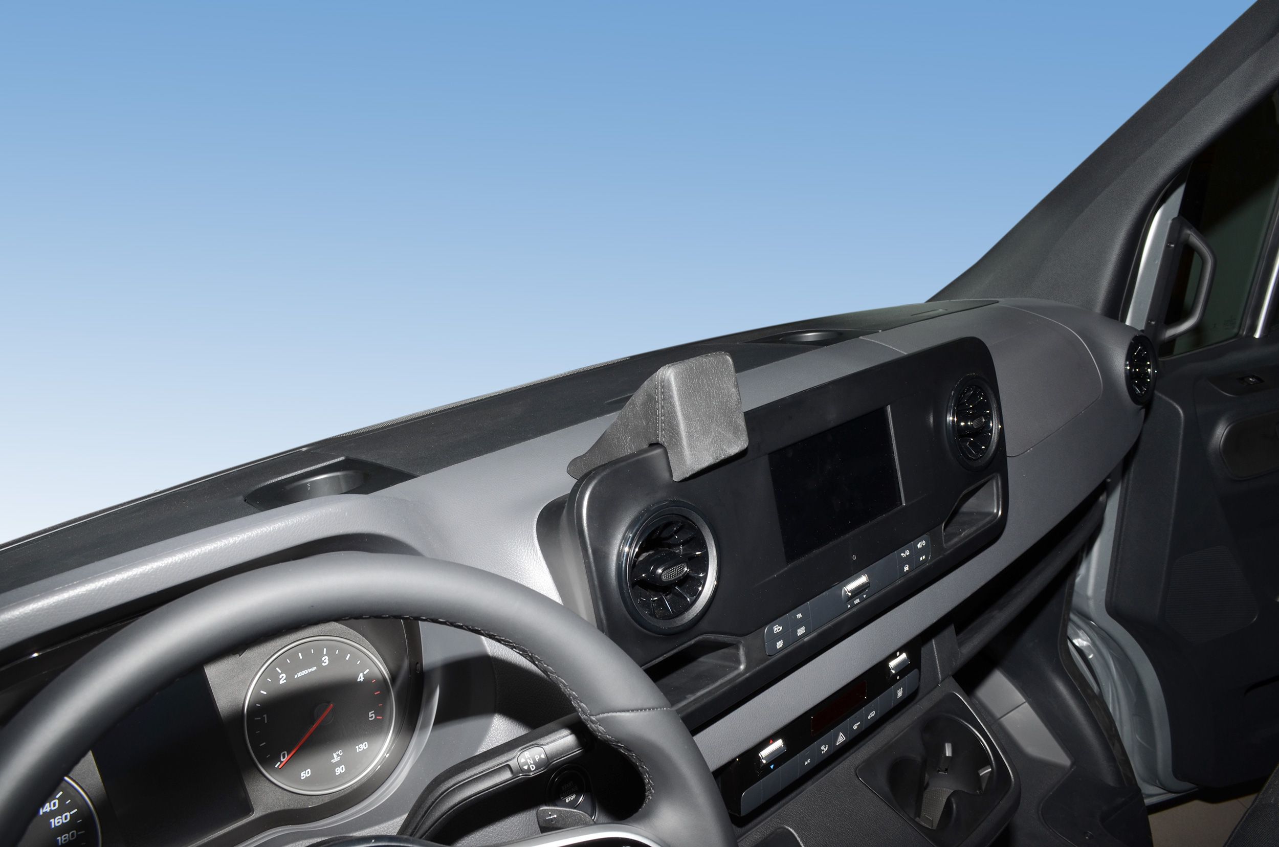 Kuda console MB Sprinter 2018- NAVI